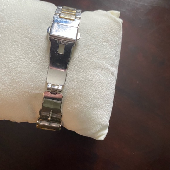 Elegant Silver and Gold Tone Michael Kors Wristwatch - Picture 6 of 10